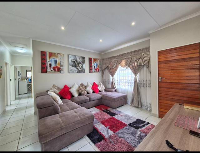3 BEDROOM HOUSE FOR SALE IN NGWENYA RIVER ESTATE